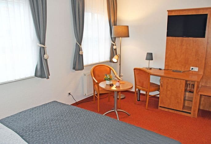 104 Doppelzimmer - Hotel Sonnenklahr mit Pool detail 2