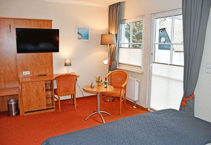 101 Doppelzimmer mit Balkon - Hotel Sonnenklahr mit Pool detail 1