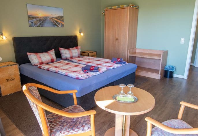 3 - Doppelzimmer - Pension Zur Wittower Fähre detail 2
