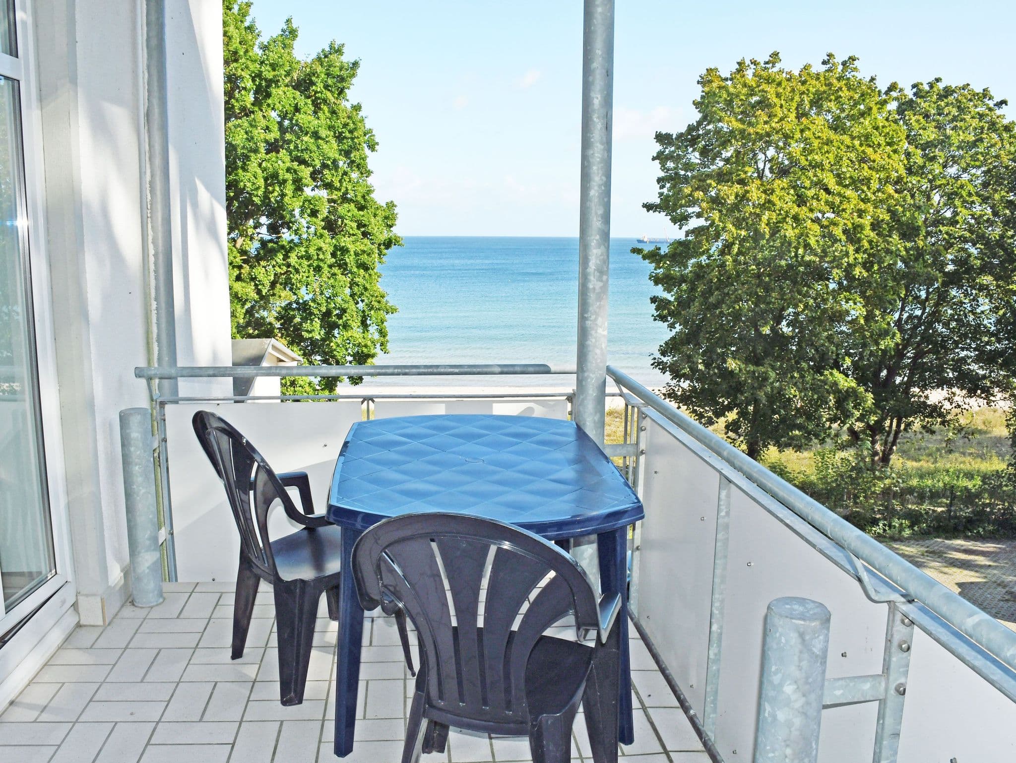 09 schöne 1-Raum-Fewo tlw. Seeblick, Strandlage mit Balkon - Appartementhaus am Strand m. Balkon Göhren (OR 01-09) detail 4