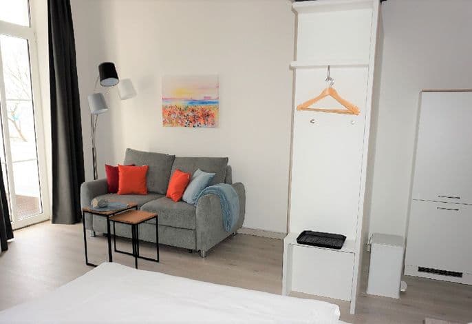 FeWo Nr.1 > 1-Zimmer-Ferienwohnung - Villa Azur - Meerblick - Sassnitz auf Rügen detail 2