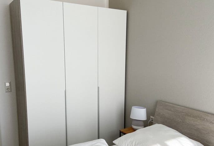 FeWo Nr.4 > 3-Zimmer-Ferienwohnung - Villa Azur - Meerblick - Sassnitz auf Rügen detail 1