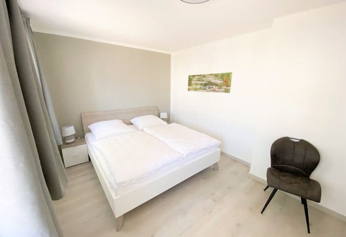 FeWo Nr.6 > 3-Zimmer-Ferienwohnung - ohne Haustiere - Villa Azur - Meerblick - Sassnitz auf Rügen detail 2