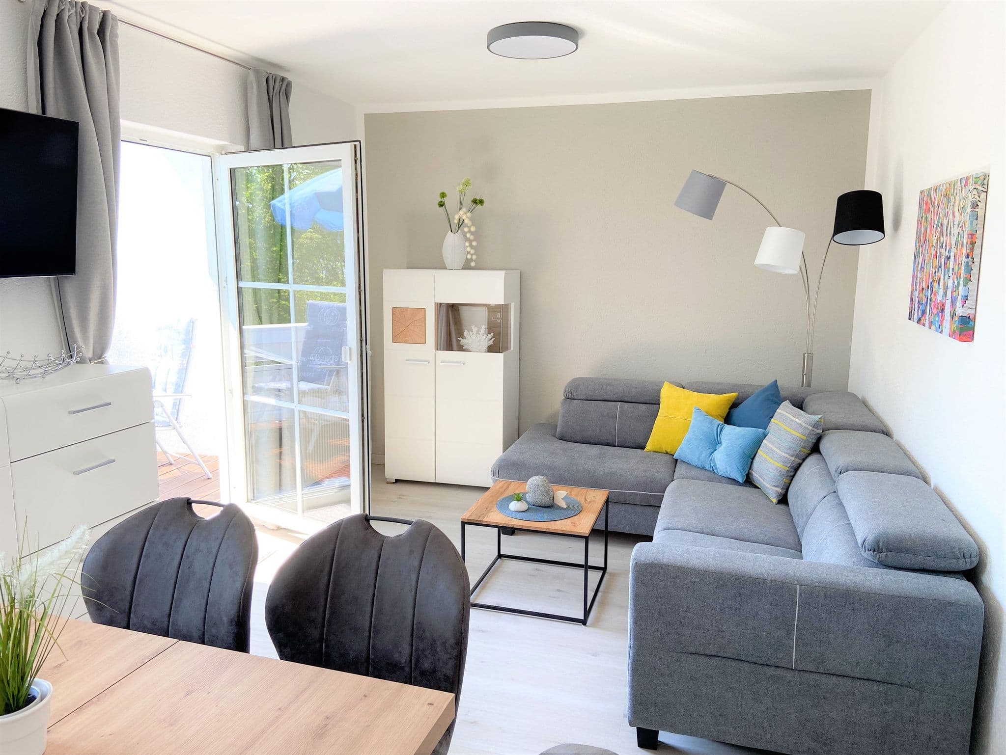 FeWo Nr.6 > 3-Zimmer-Ferienwohnung - ohne Haustiere - Villa Azur - Meerblick - Sassnitz auf Rügen detail 1