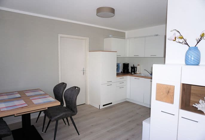 FeWo Nr.5 > 2-Zimmer-Ferienwohnung - ohne Haustiere - Villa Azur - Meerblick - Sassnitz auf Rügen detail 2