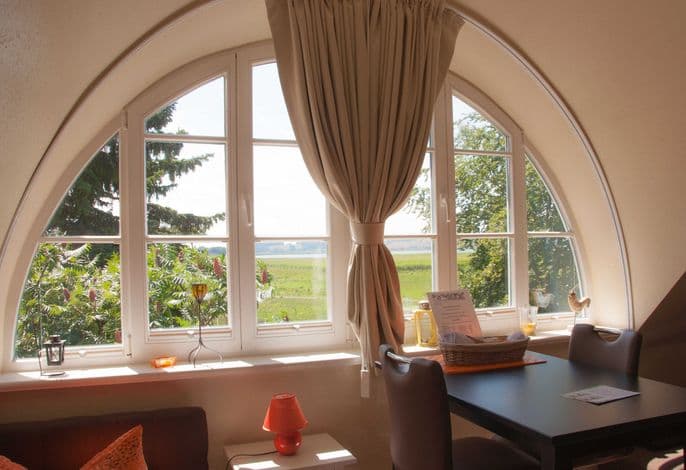 Nr. 3 Appartement mit Kamin - Ferienwohnungen im Landhaus am Deich mit großem Garten detail 4