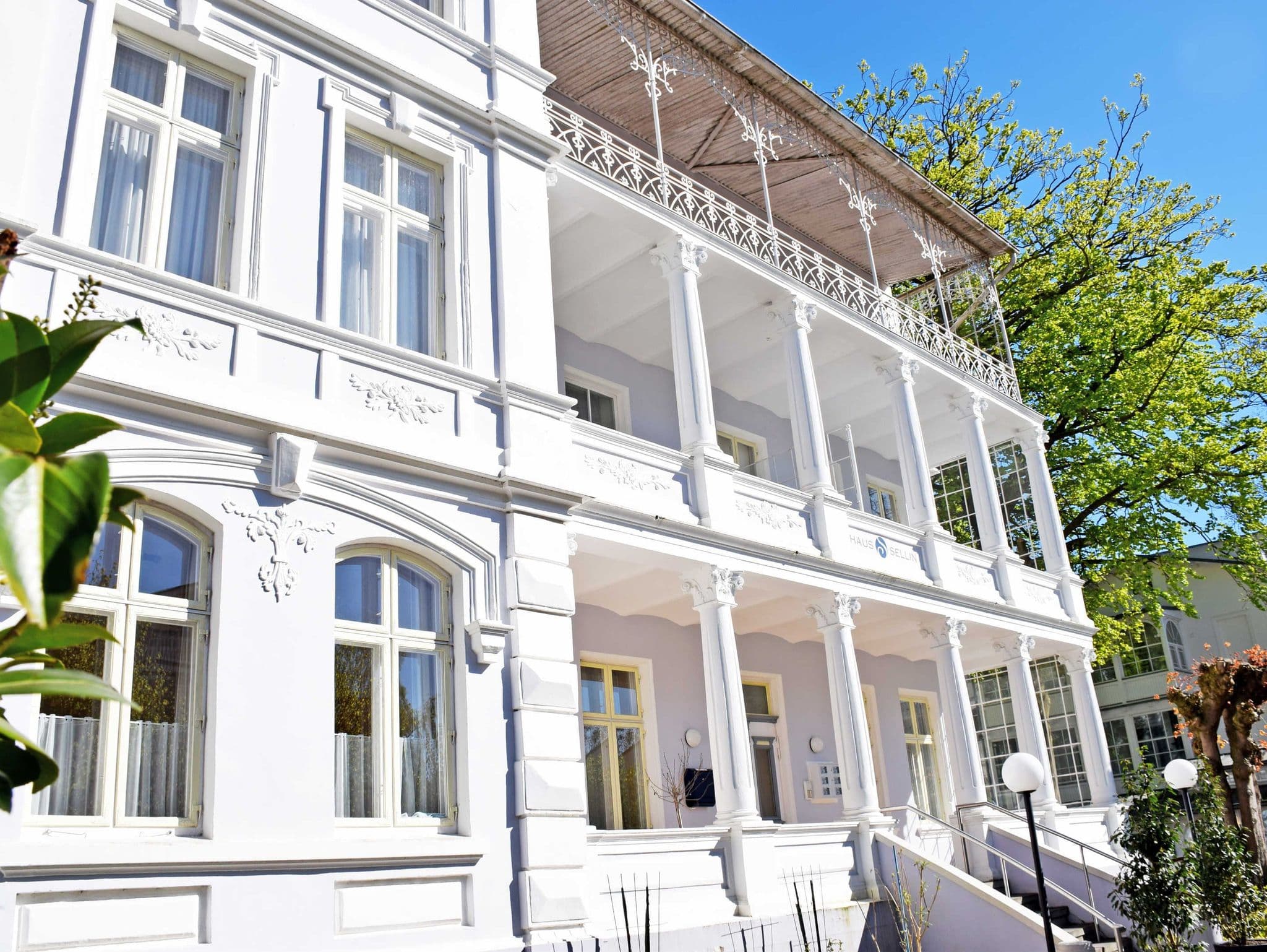 Appartementhaus Sellin in Stil der Bäderarchitektur detail 2