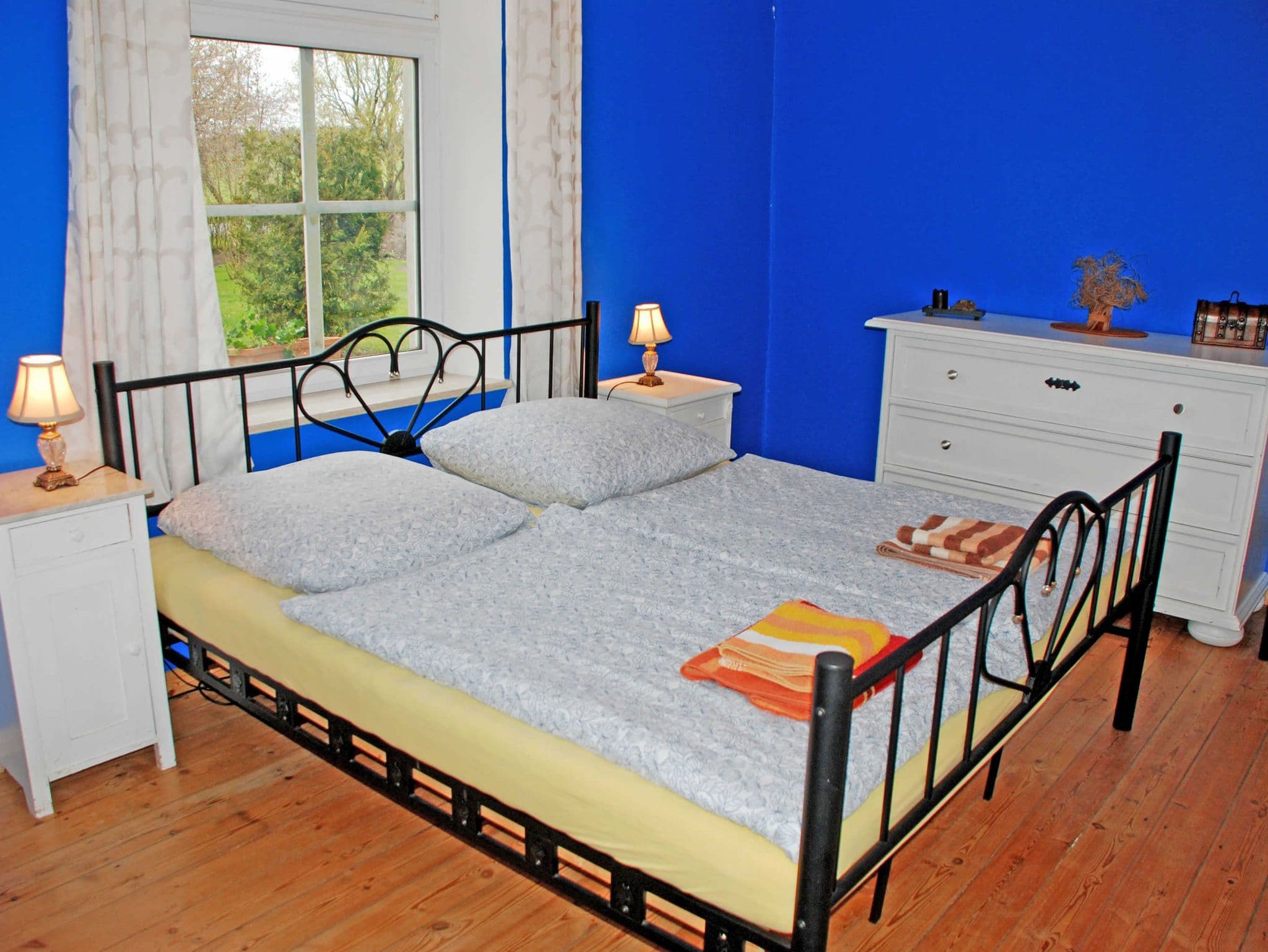 03 Ferienwohnung Rügen mit Kamin - Ferienwohnungen im Gutshaus Gnies detail 1