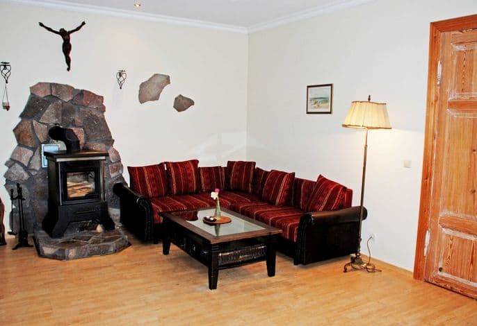 04 Ferienwohnung Jasmund mit Kamin - Ferienwohnungen im Gutshaus Gnies detail 1