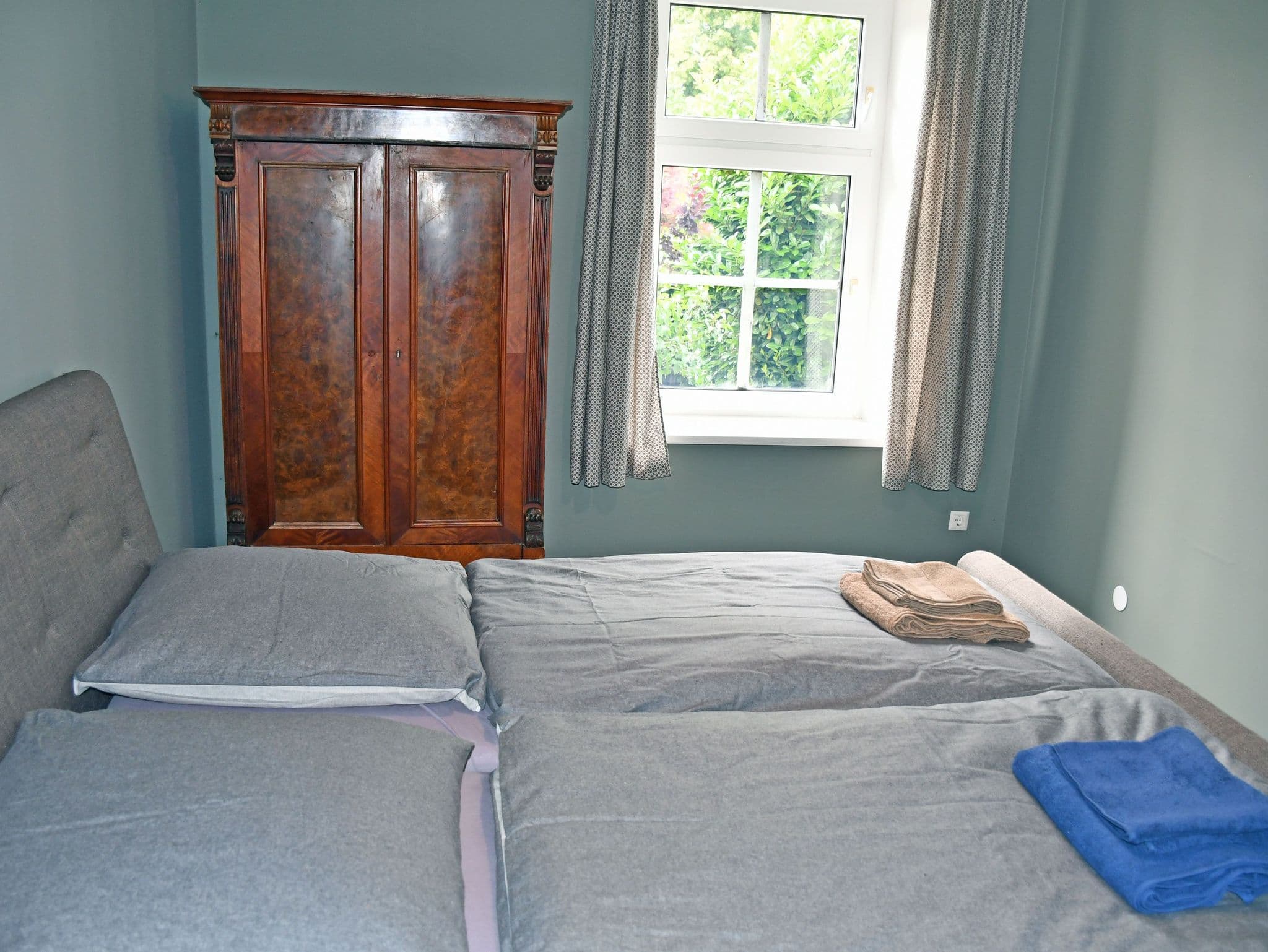 07 Ferienwohnung Muttland mit Kamin - Ferienwohnungen im Gutshaus Gnies detail 4