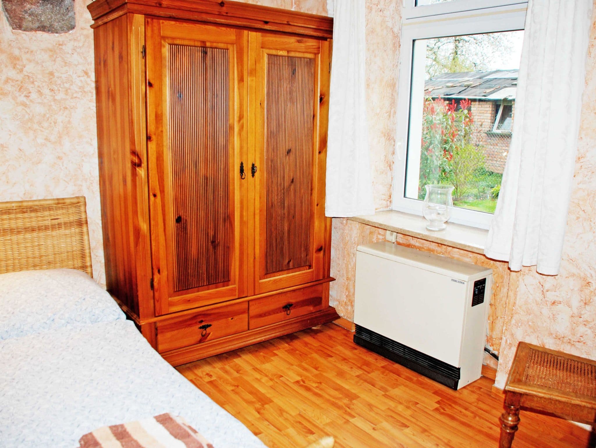 04 Ferienwohnung Jasmund mit Kamin - Ferienwohnungen im Gutshaus Gnies detail 4