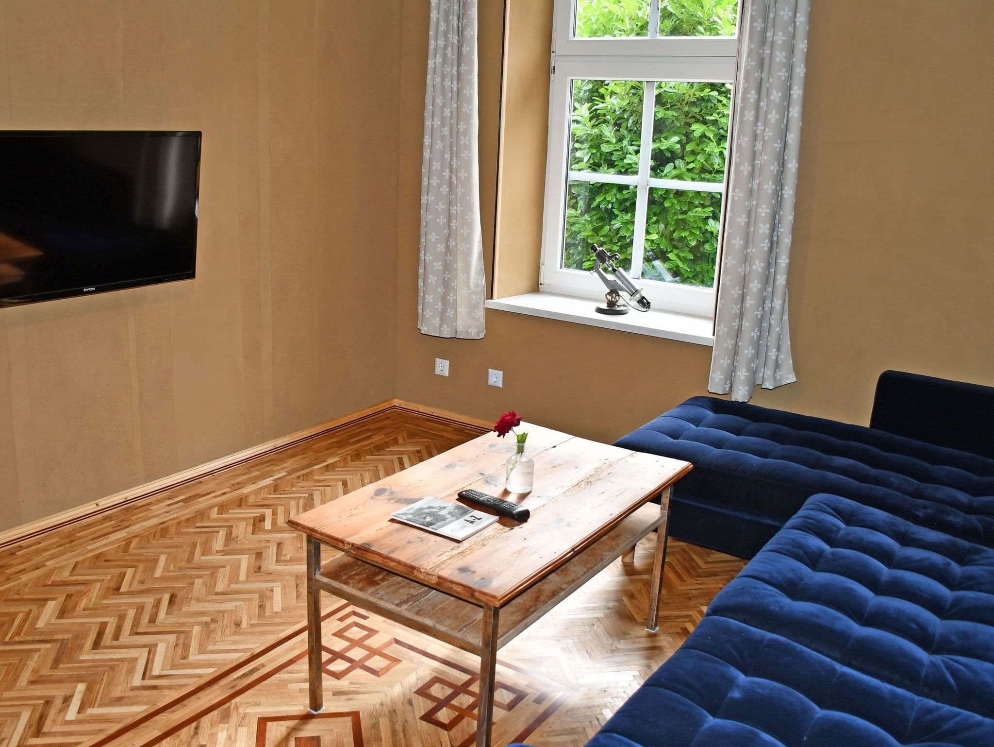 07 Ferienwohnung Muttland mit Kamin - Ferienwohnungen im Gutshaus Gnies detail 3