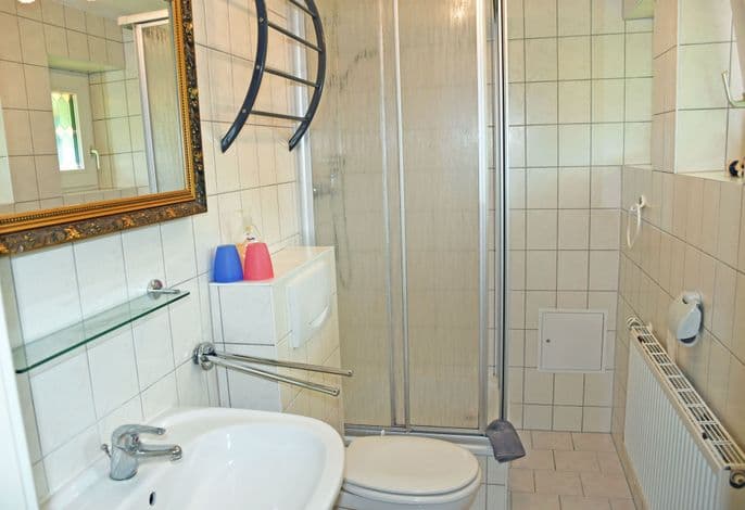 02 Doppelzimmer mit Terrasse - Pension im Seebad Breege detail 3
