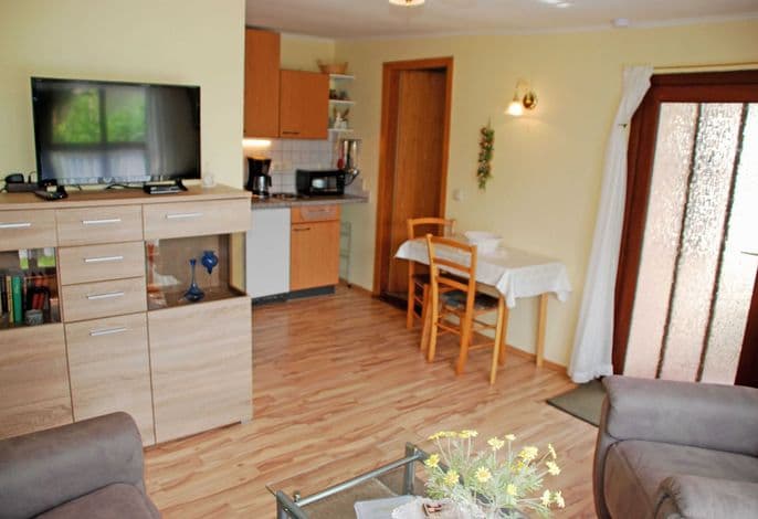 Ferienhaus Charlotte mit Terrasse - ruhig gelegene Ferienhäuser am Selliner See detail 2