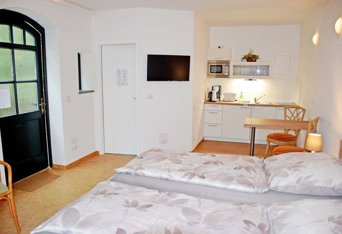 08 Ferienwohnung mit Terrasse - Ferienhof auf Rügen detail 1