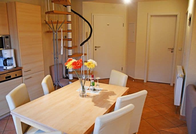 04 Ferienwohnung mit Balkon - Ferienhaus Alt-Baabe mit Terrasse oder Balkon detail 2