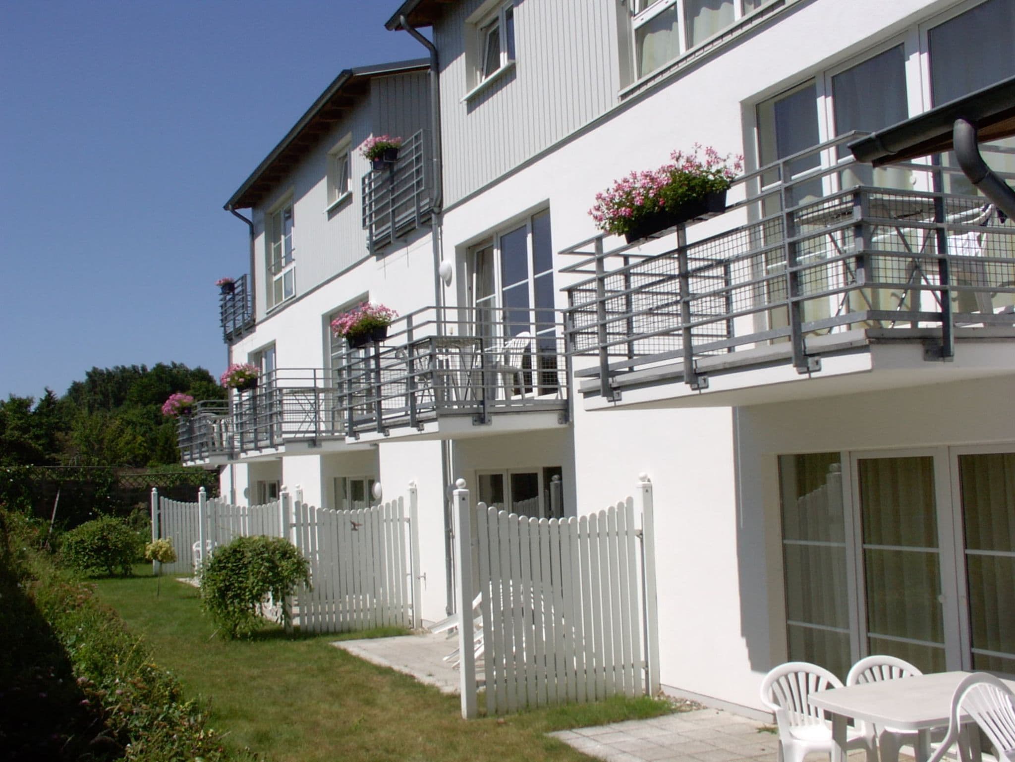 Katharina Whg 107 2 Raum mit Balkon detail 1