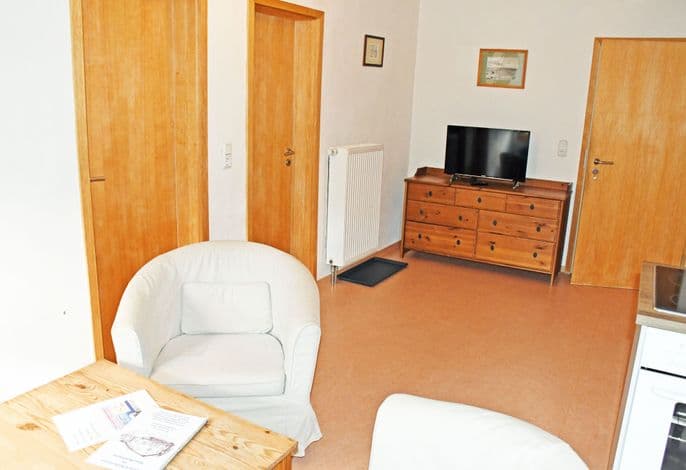 05 Ferienwohnung Leberblümchen - Haus am Höft in Gager mit Seeblick und Sauna detail 2