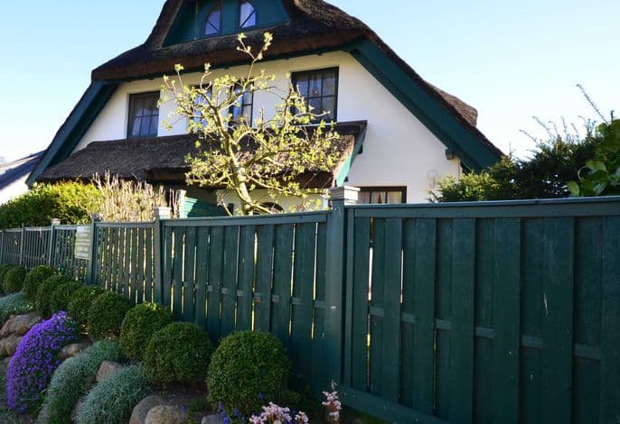 17b Kirchhaus 5 Pers. linke Ecke vorne - Reethäuser 17 / Fam. Kröning detail 2