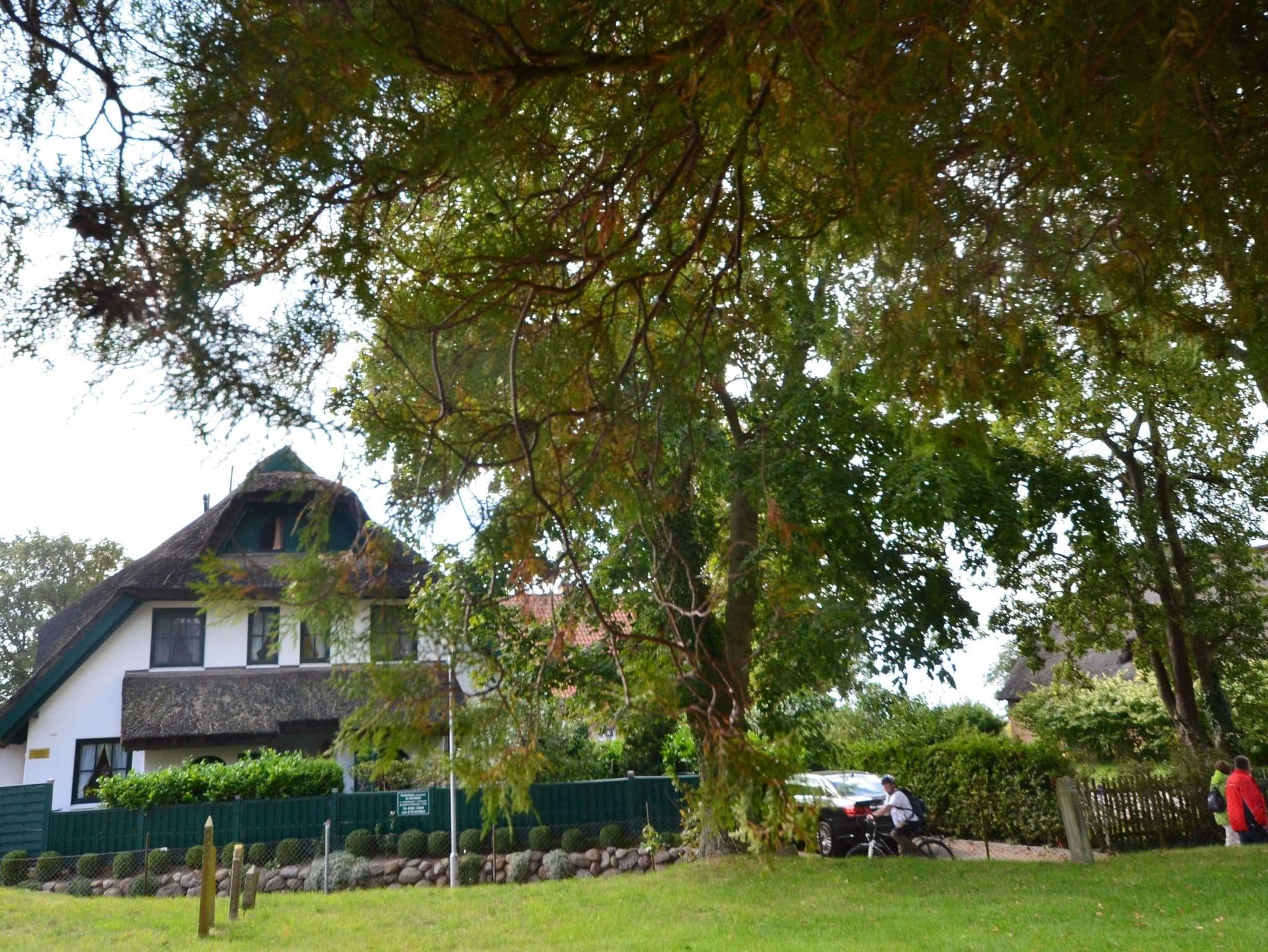 17b Kirchhaus 5 Pers. linke Ecke vorne - Reethäuser 17 / Fam. Kröning detail 3