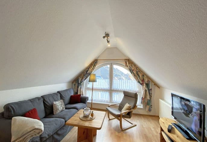 Haus Rügenwind Whg. 05 DG - W: Haus Rügenwind mit 5 komfortablen Wohnungen detail 1