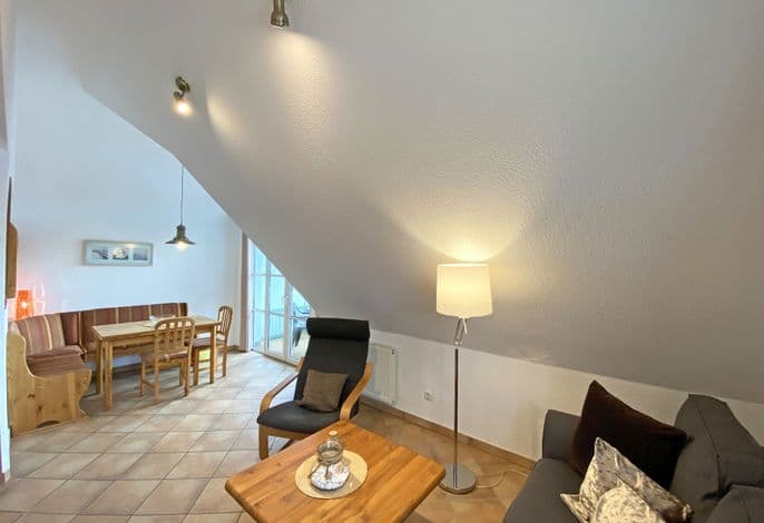 Haus Rügenwind Whg. 03 1. Etage mit Balkon - W: Haus Rügenwind mit 5 komfortablen Wohnungen detail 2