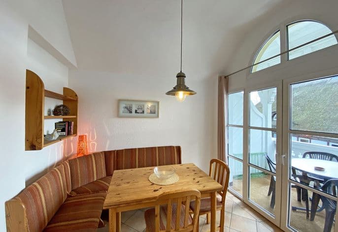 Haus Rügenwind Whg. 03 1. Etage mit Balkon - W: Haus Rügenwind mit 5 komfortablen Wohnungen detail 3