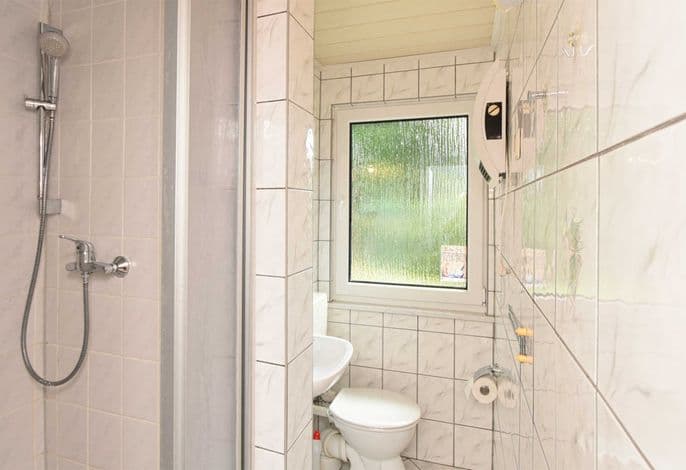 Ferienbungalow A - Ferienbungalows am Rand des Buchenwaldes im Ostseebad Sellin detail 4