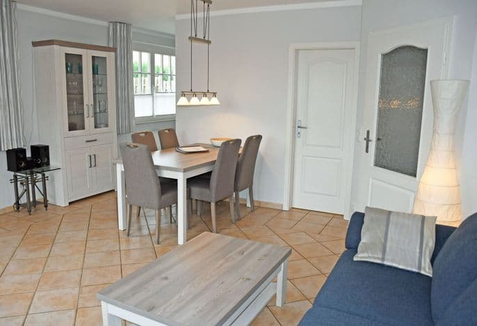 Ferienwohnung EG 2 mit Terrasse und Strandkorb