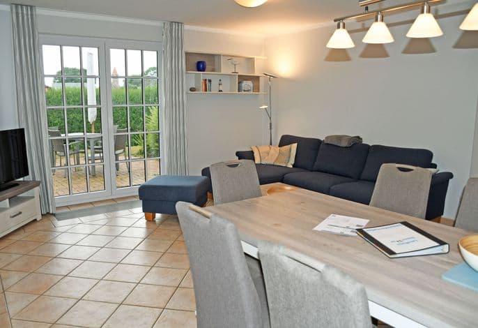 Ferienwohnung EG 1 mit Terrasse und Strandkorb - Landhaus mit Reetdach am Teich detail 1