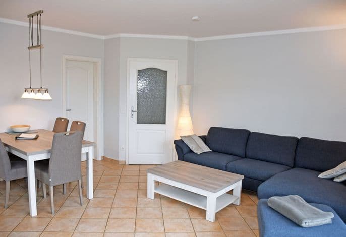 Ferienwohnung EG 2 mit Terrasse und Strandkorb - Landhaus mit Reetdach am Teich detail 2