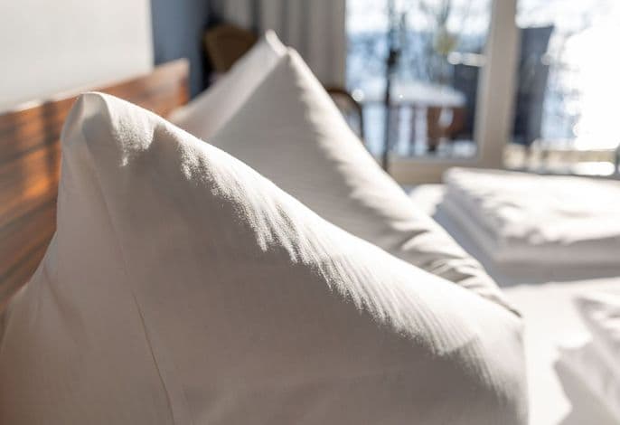 Doppelzimmer seitlich - Strandhotel Dranske detail 4