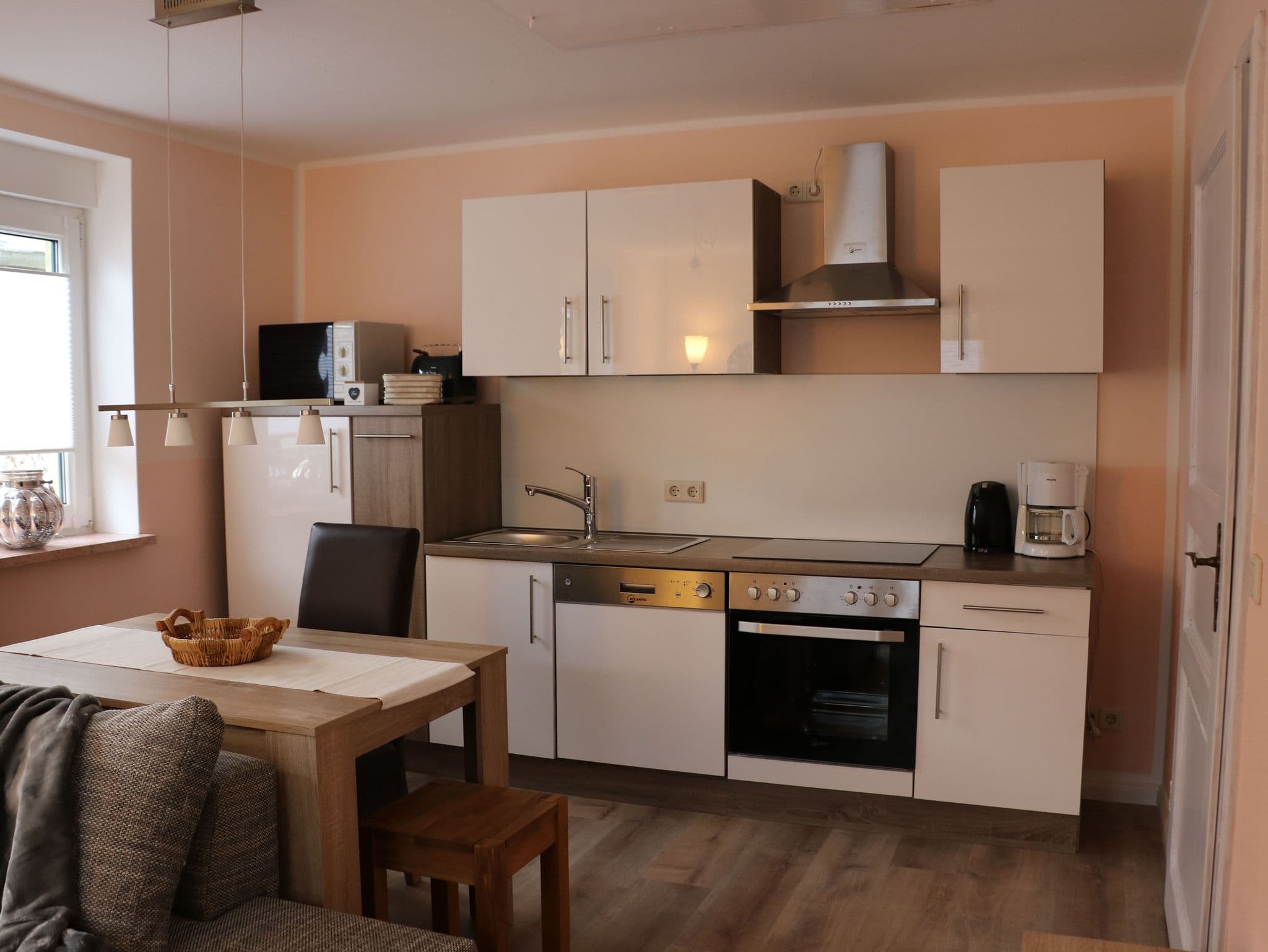 Ferienwohnung Garten - Frühstück in der Morgensonne - Ferienwohnungen Polchow - direkt am Wasser detail 1