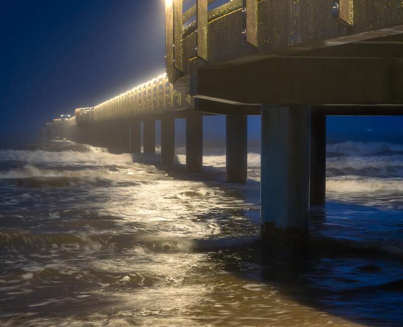 Wahrzeichen auf den Wellen: Flanieren zwischen Himmel und Ostsee