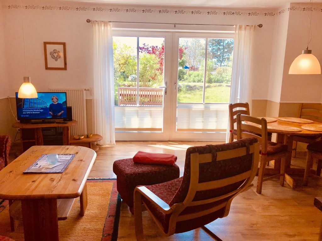 Ein Steinwurf zum Ostseestrand: Ferienwohnung Martha mit Terrasse detail 2