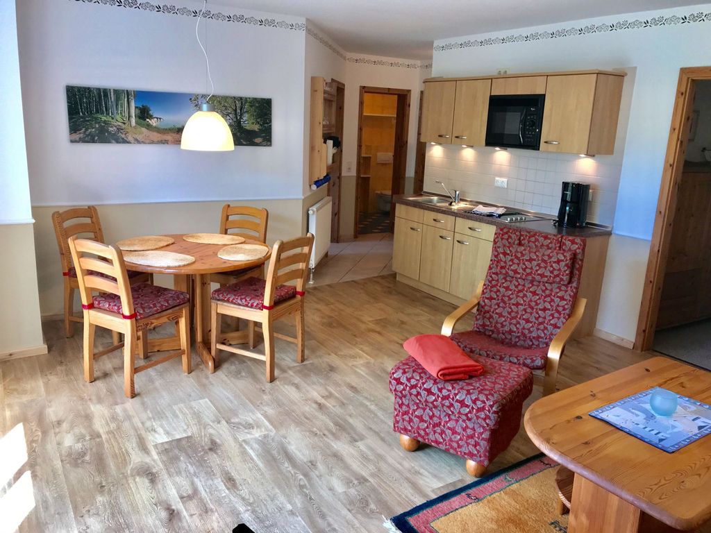 Ein Steinwurf zum Ostseestrand: Ferienwohnung Martha mit Terrasse detail 3