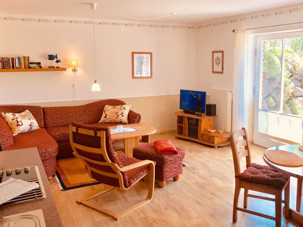 Ein Steinwurf zum Ostseestrand: Ferienwohnung Martha mit Terrasse detail 1
