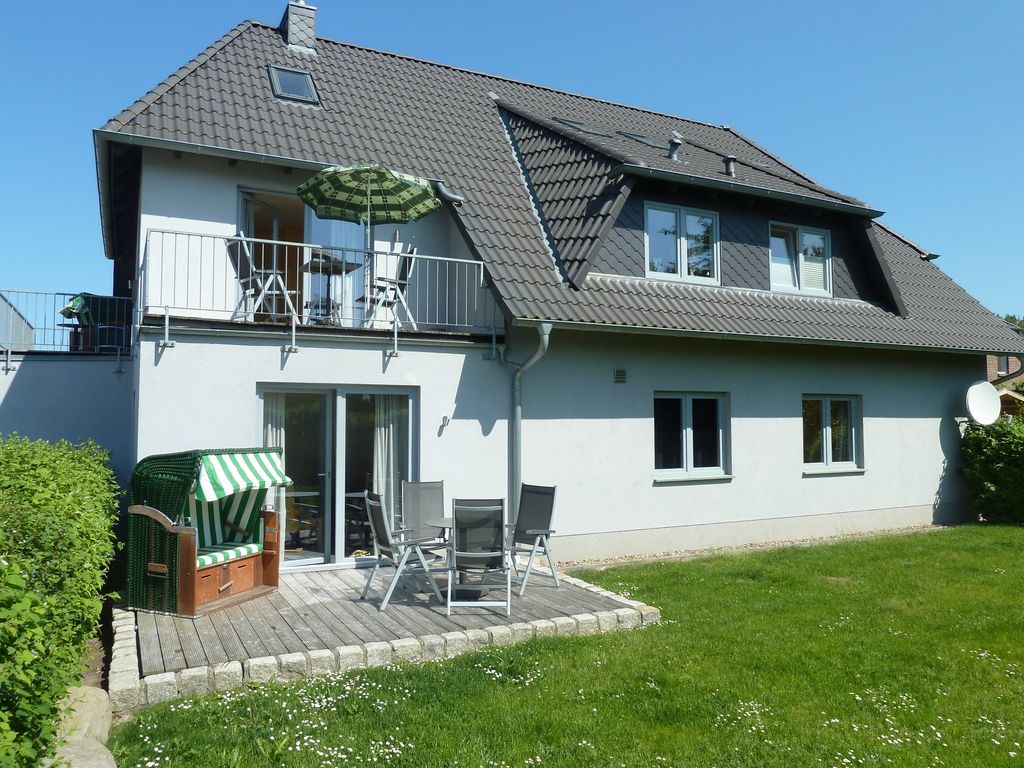 Fewo Alt Glowe 3 mit Terrasse und Garten
