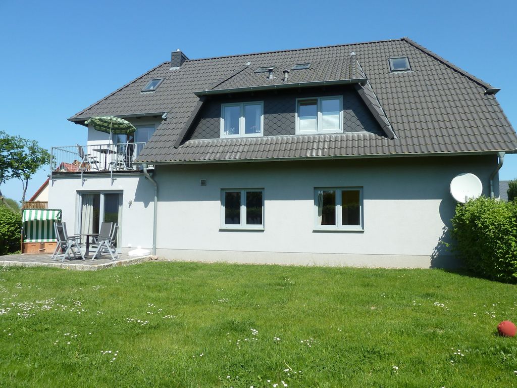Fewo Alt Glowe 3 mit Terrasse und Garten detail 2