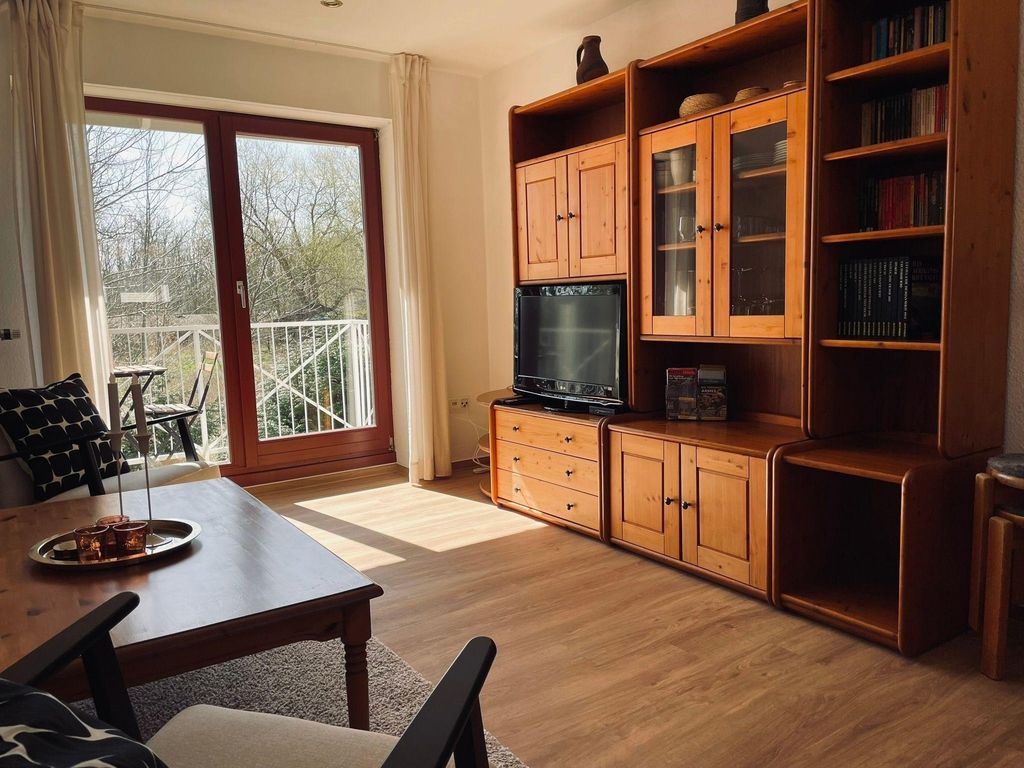 Ferienwohnung "Jim Knopf" mit Balkon zwischen Strand, Wald & Wiese im Südosten der Insel Rügen! detail 4