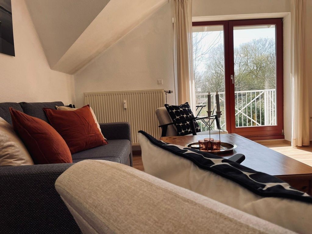 Ferienwohnung "Jim Knopf" mit Balkon zwischen Strand, Wald & Wiese im Südosten der Insel Rügen! detail 3