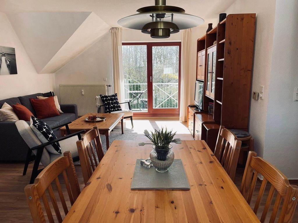 Ferienwohnung "Jim Knopf" mit Balkon zwischen Strand, Wald & Wiese im Südosten der Insel Rügen! detail 1