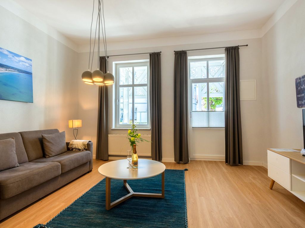 Villa Iduna / Ferienwohnung No. 3 - EG mit Balkon nach Süden detail 1