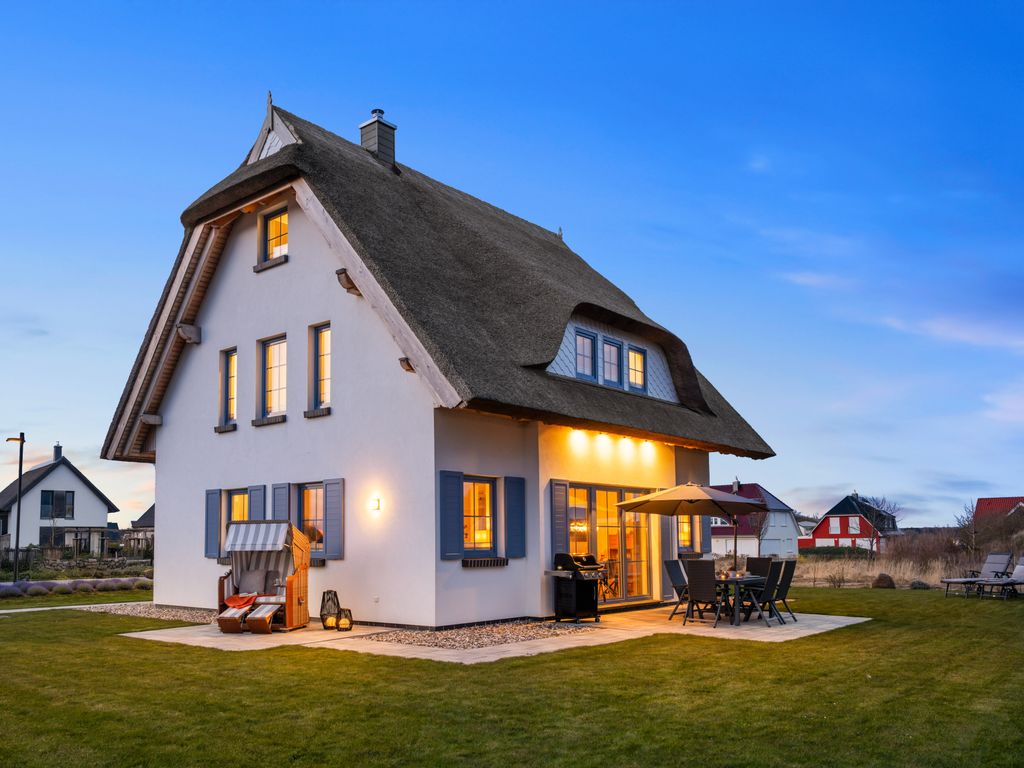Rügenzauber - Reetdachhaus mit Sauna & Kamin | Strandnähe | Garten