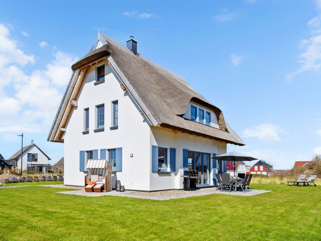 Rügenzauber - Reetdachhaus mit Sauna & Kamin | Strandnähe | Garten detail 1
