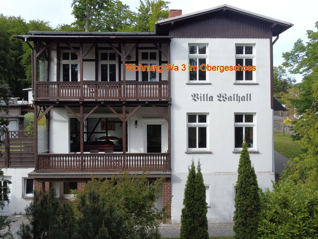 Sonnige Ferienwohnung -100qm - im 1. Obergeschoss der Villa Walhall in einem parkähnlichen Garten