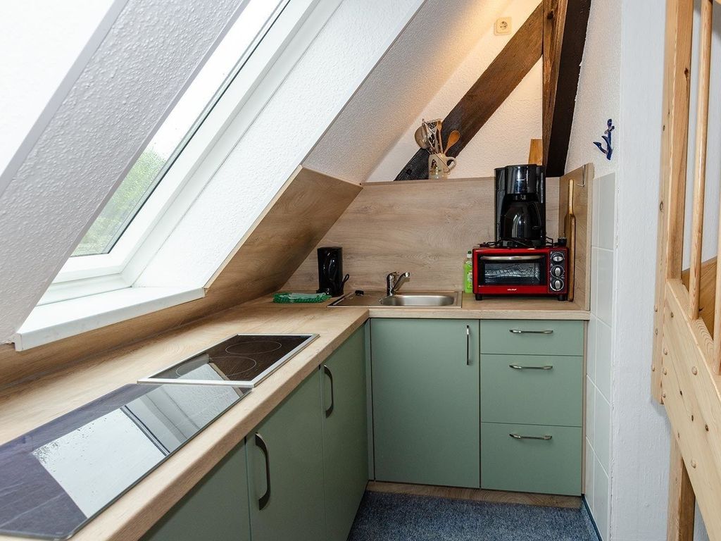 Ferienwohnung auf Rügen für 3 Erwachsene und 1 Kind in Schaprode Zi6 detail 3
