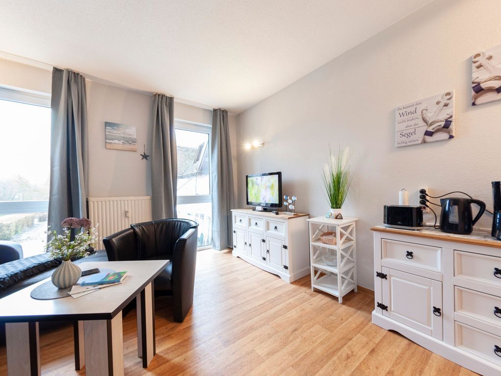 Ferienwohnung 30 - Strandhaus Mönchgut - Endloser Sandstrand und das weite Meer detail 1