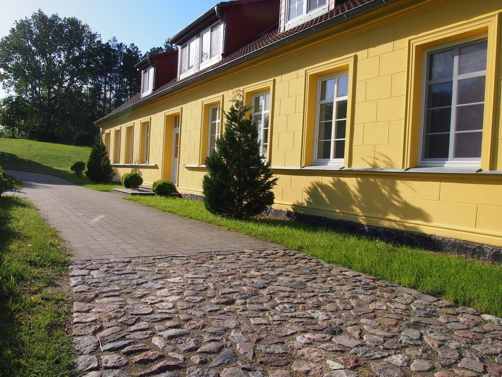 Gut Rattelvitz Parterre B, hochwertig, Sauna, Kamin, eTankstelle, Spielscheune, 15.000qm Parkland detail 1