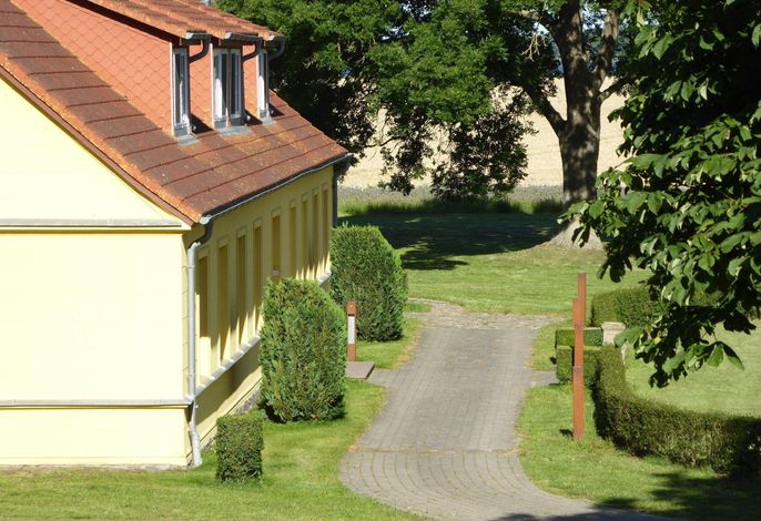 Gut Rattelvitz Galerie E, hochwertig, Sauna, Kamin, eTankstelle, Spielscheune, 15.000qm Park Land